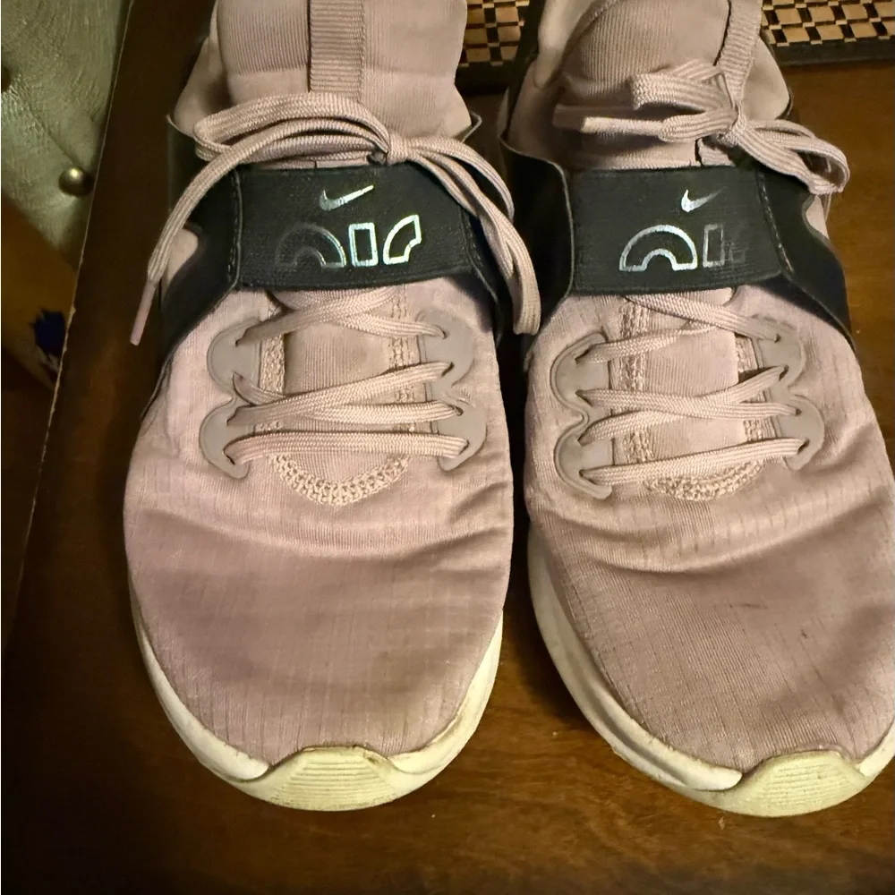 Nike Air Women's Pink Athletic Shoes
